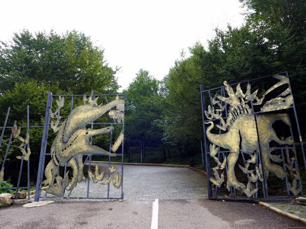 Вход в павильон с динозаврами