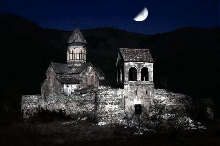 Монастырь Питарети ночью