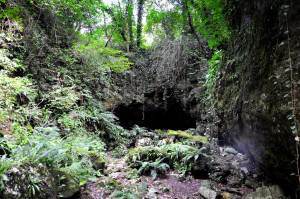 вход в пещеры Прометея