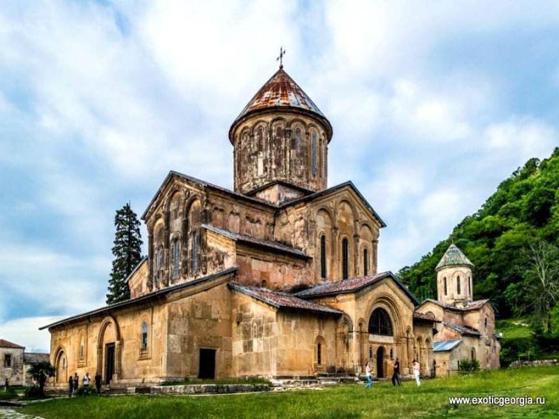 Грузинский храм расписание. Грузинская Бетания. Монастырь Бетания. Бетаниа. Церковь Грузия.