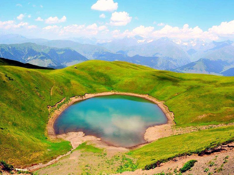 зеленое озеро Абуделаури